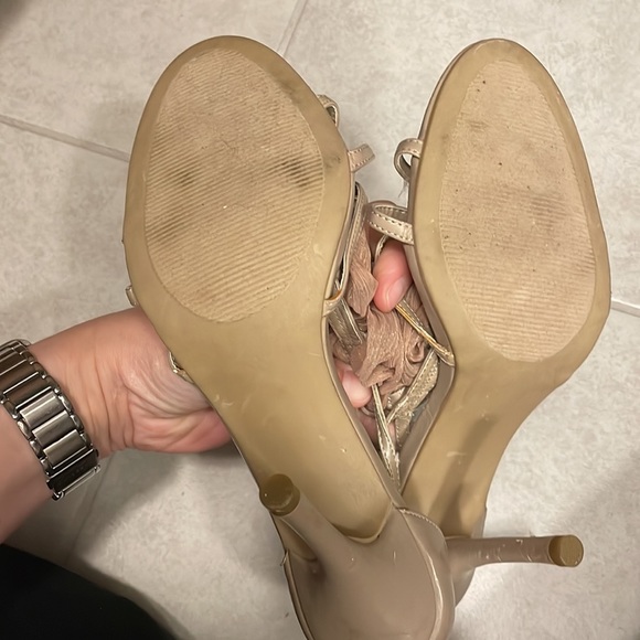 Well Loved Apt. 9 Heels. Sz. 9 - Picture 6 of 6